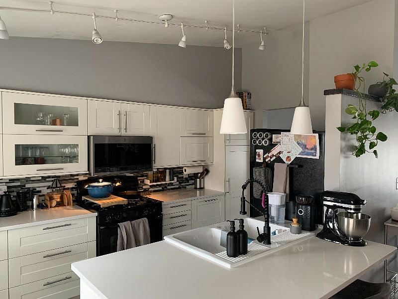 Full size kitchen with all the gadgets you need to make almost anything you want! 