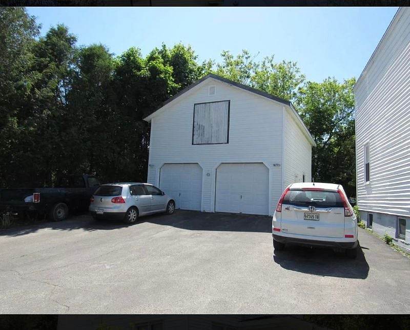 driveway/garage