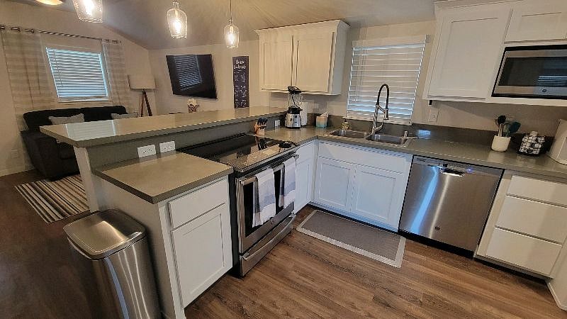 Furnished Finder property 375732_1 photo 2