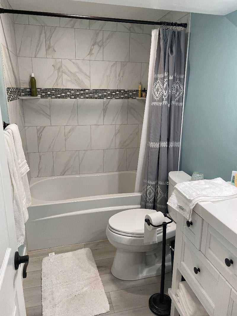 Hallway full bathroom