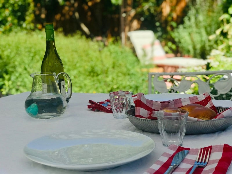 outdoor dining for up to 8
