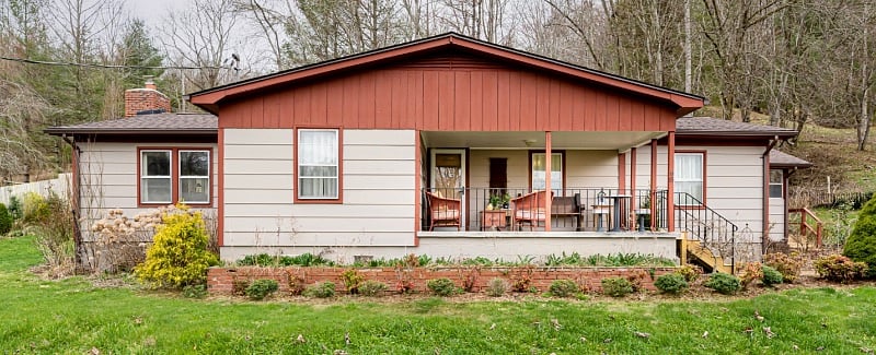Fully furnished front porch