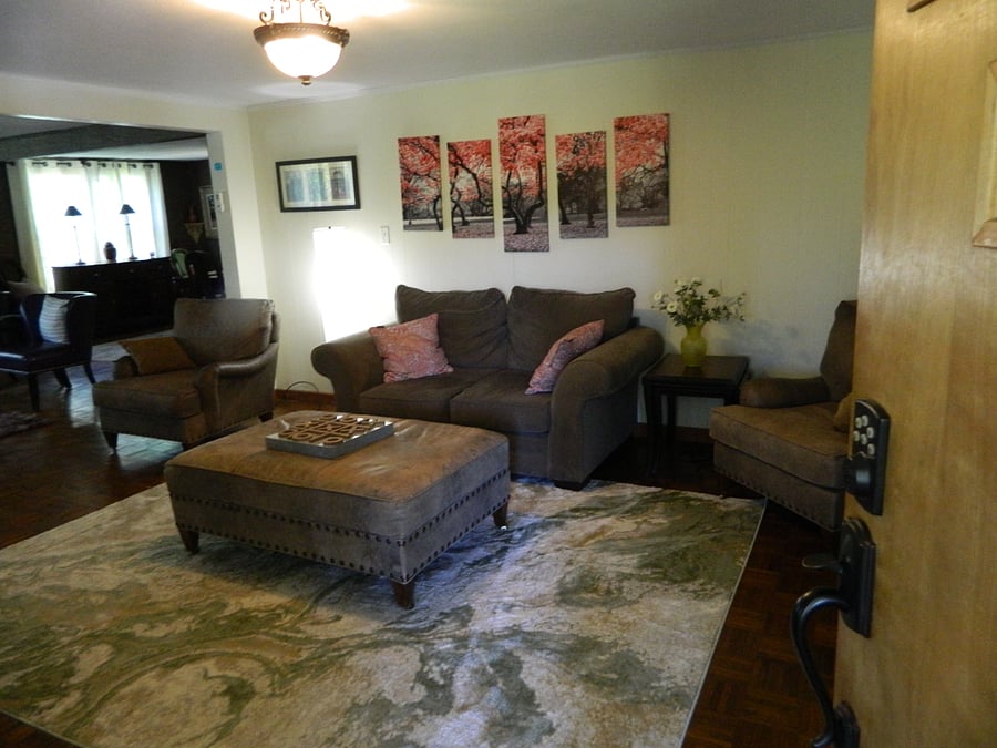 Sitting room with 65" smart tv.