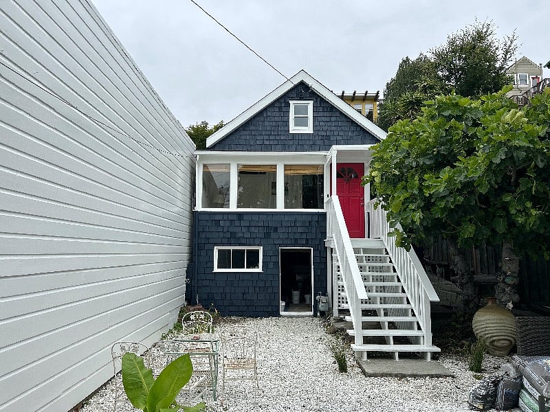 Private front yard with total privacy. Fully fenced and pet friendly. Side entrance to the right of the house with no steps.