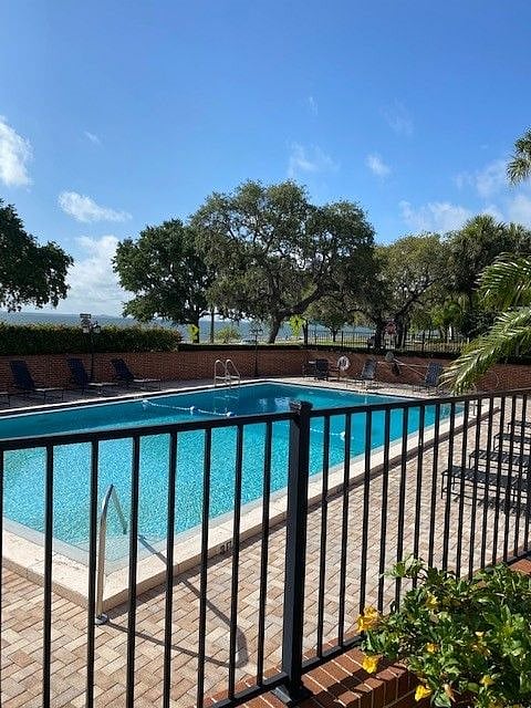 Furnished Finder property 376354_1 photo 17