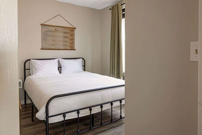 Bedroom with Queen Size Bed