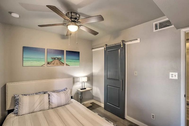 2nd bedroom queen bed