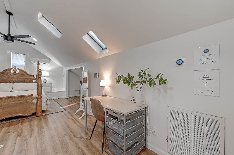 1712 Fairview 77006: 3rd Floor Bedroom complete with King Bed, Desk & Roku TV.