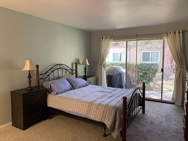 master bedroom: queen bed