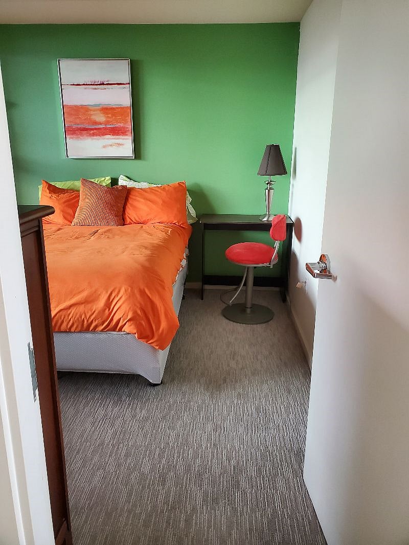 2nd Bedroom - Queen Bed