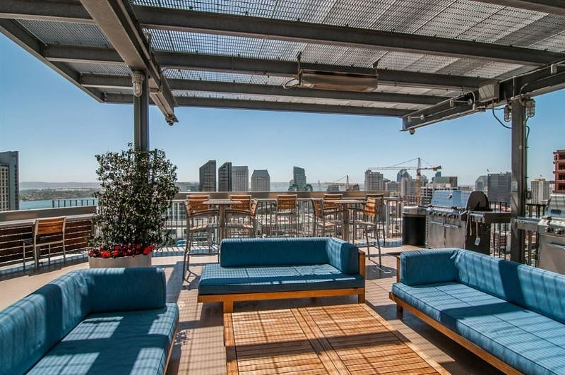 Rooftop Lounge