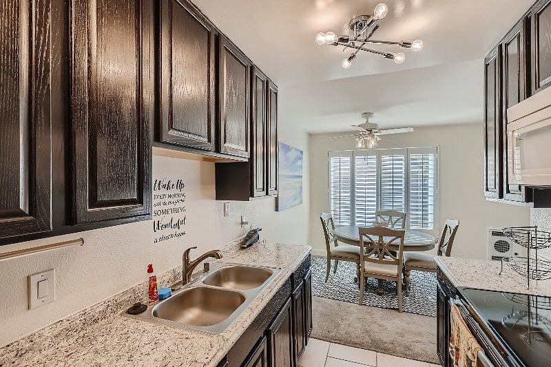 Fully equipped kitchen.