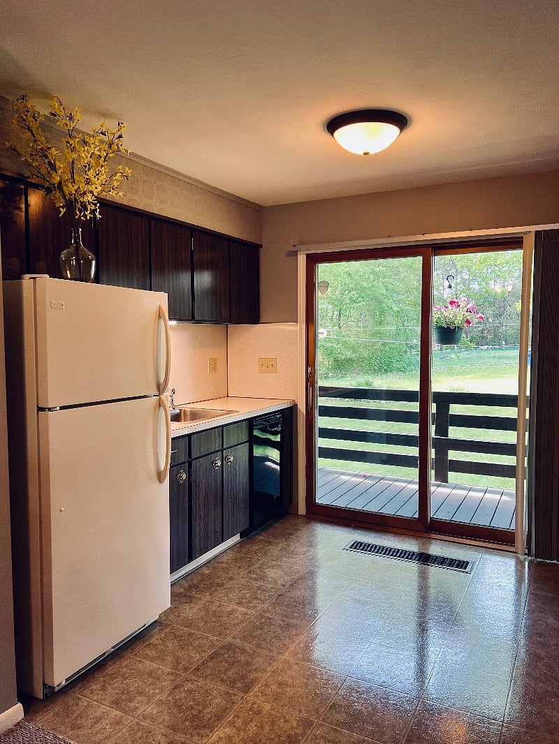 Apartment A & B: Full size appliances include refrigerator, dishwasher, microwave, stove, and coffee maker.