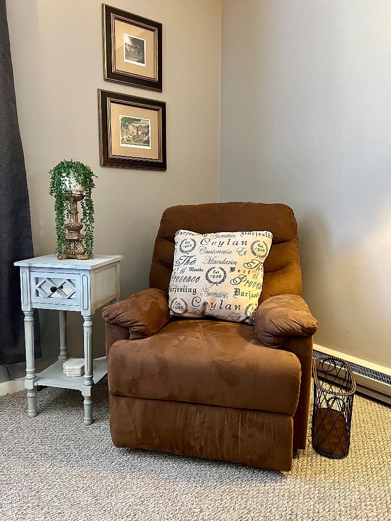 Apartment B: Living Room with recliner for complete relaxation.