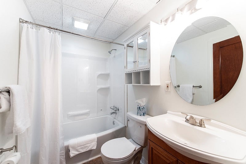 Full bath with tub/shower combo
