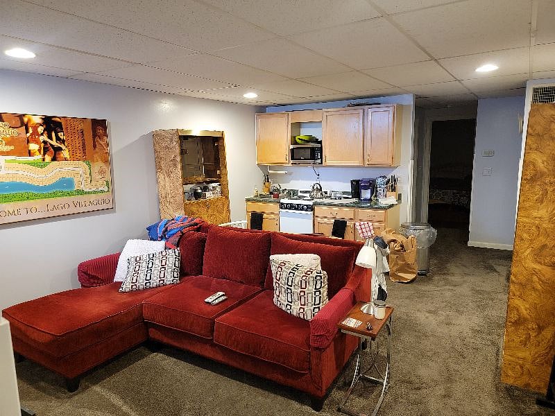 Living/kitchenette 