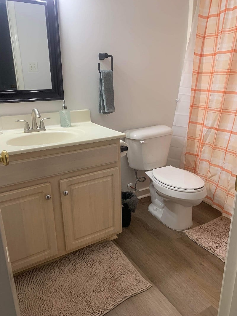 The shared bathroom upper floor master bedroom with a private bathroom 