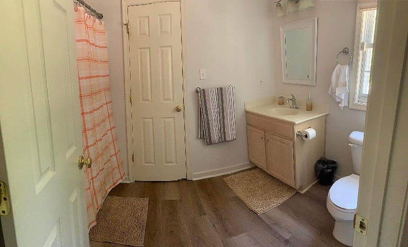 Master bathroom with acces to the laundry room and kitchen 