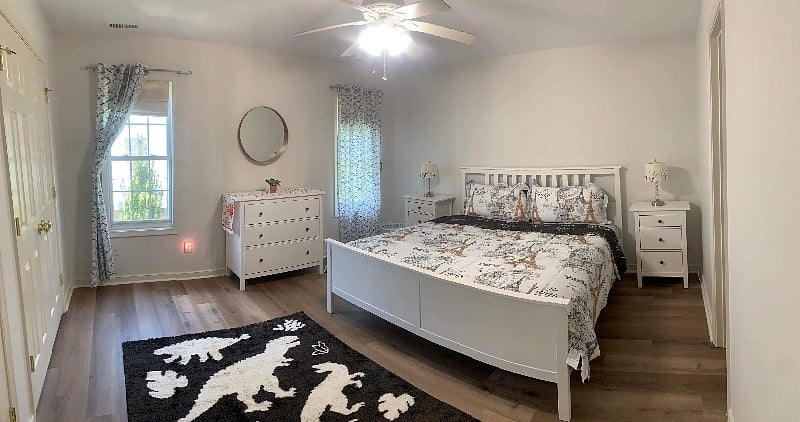 Master bedroom with private bathrooms ( all utility included 