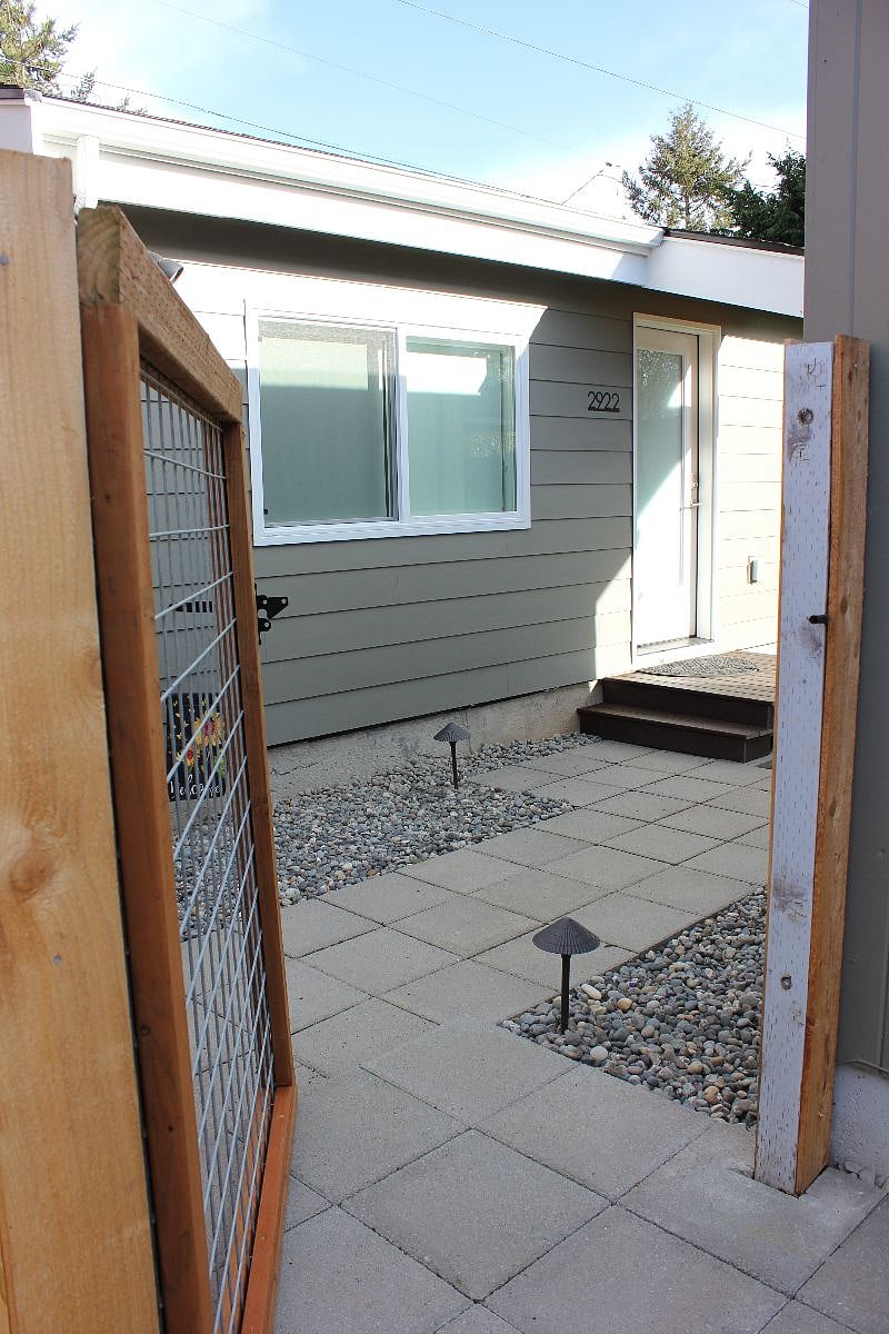 Private entrance and courtyard