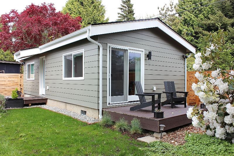 Deck off the living/dining area