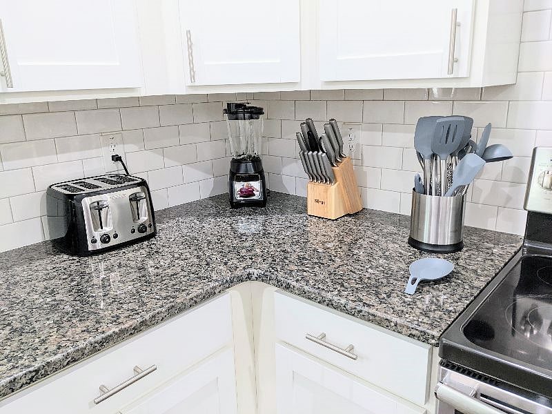 Small kitchen Appliances provided