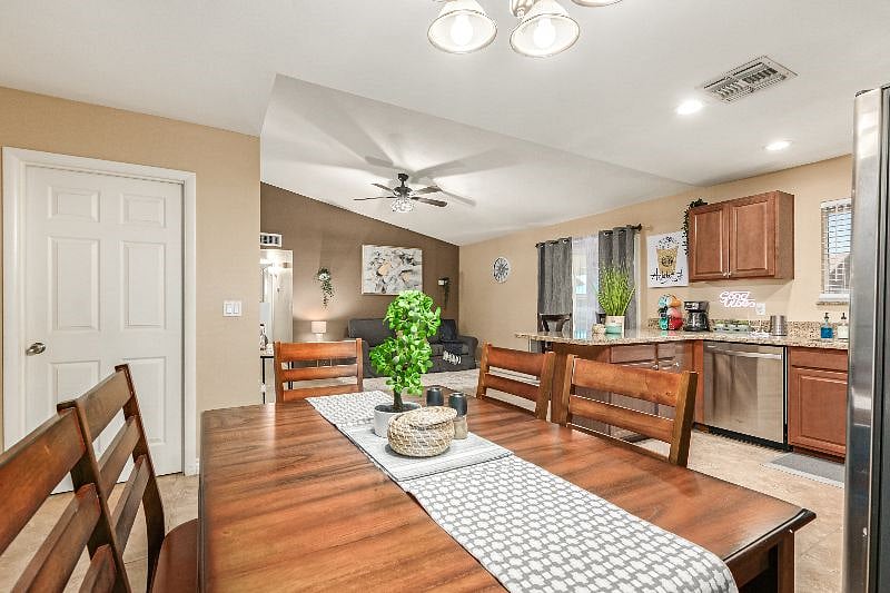 Furnished Finder property 377898_1 photo 13