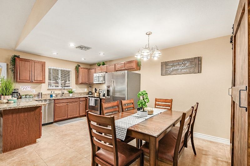 Furnished Finder property 377898_1 photo 18