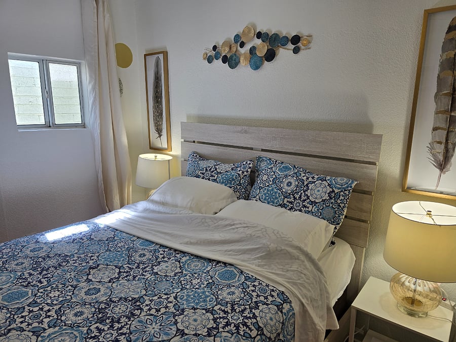 bedroom with queen bed