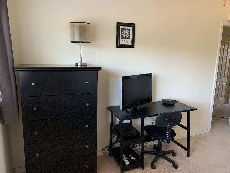 3rd Bedroom Dress & Desk