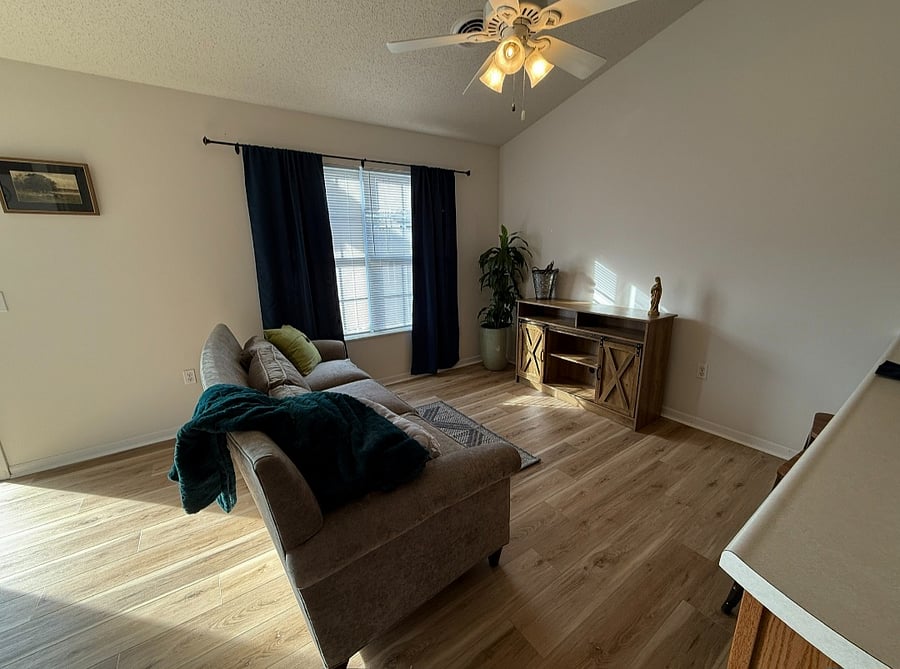 Furnished Finder property 377906_5 photo 2