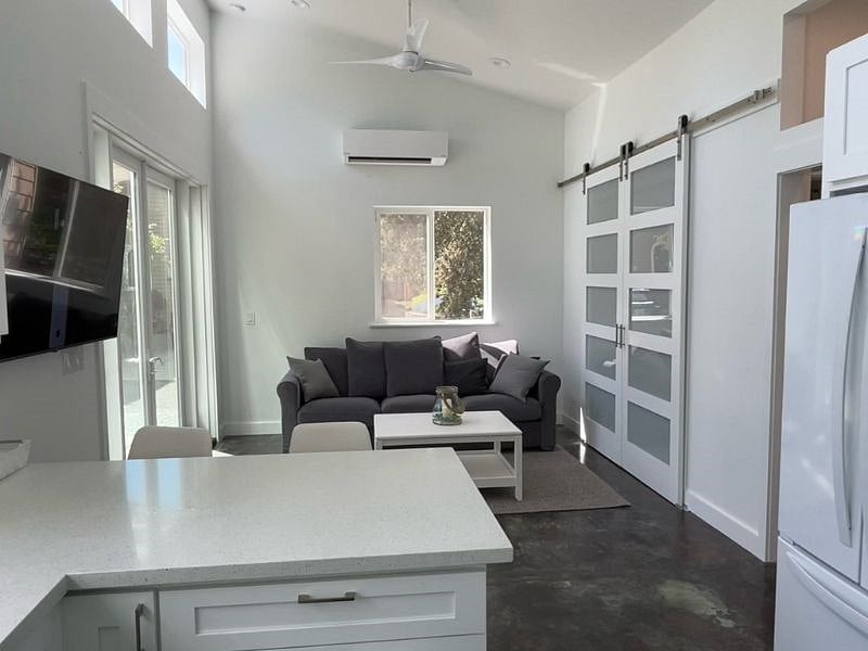 Furnished Finder property 378065_1 photo 3