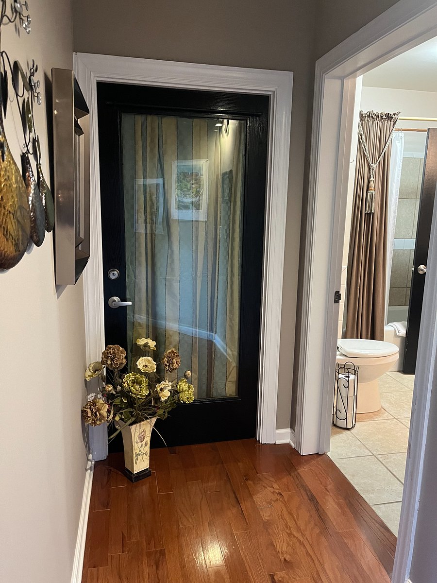 Private Hall to Bathroom