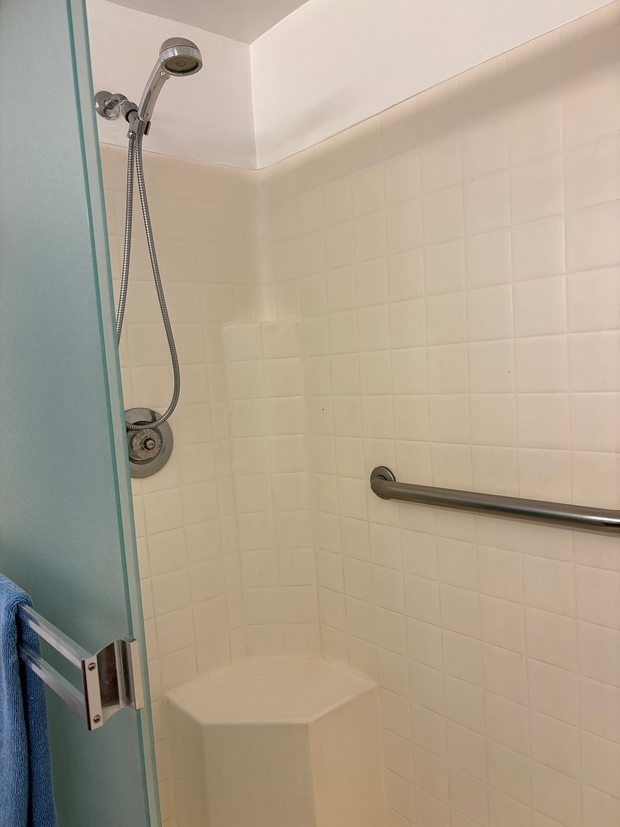 Large shower with excellent water pressure from the removable wand.