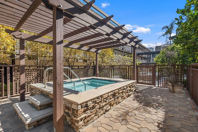 Furnished Finder property 378261_1 photo 18
