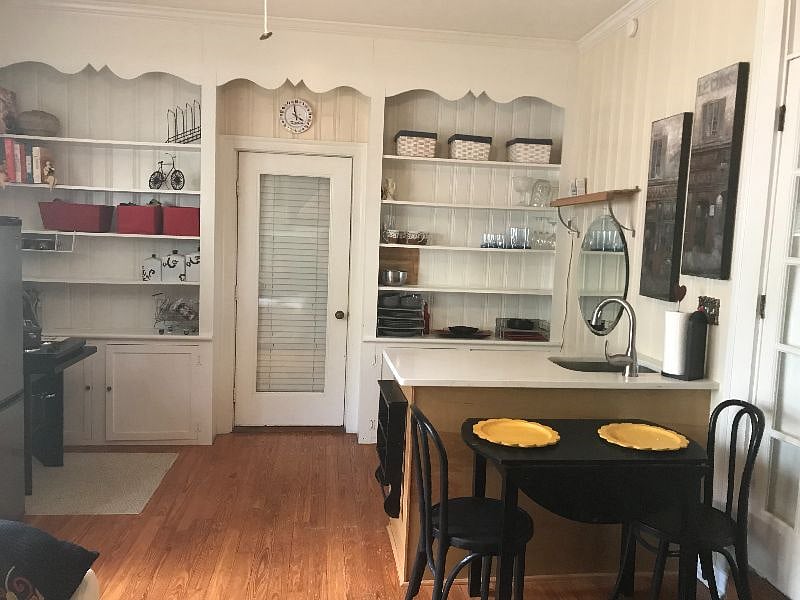 Dining table extends to 4 seater (4 chairs on site)