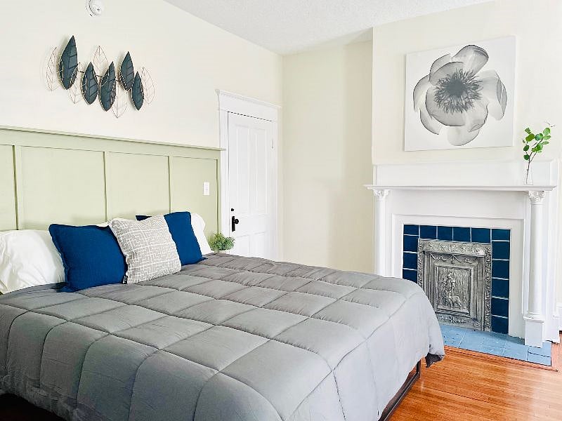 King-size bed