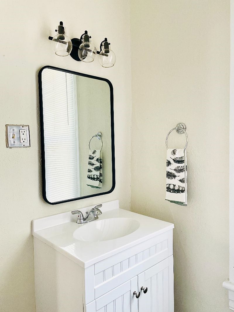 Bathroom with shower/tub