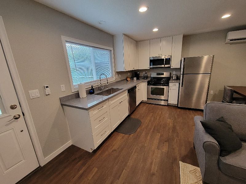 Furnished Finder property 378412_1 photo 3
