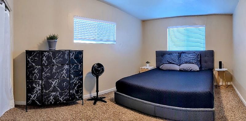 Master bedroom w king bed and spacious closet. Plenty dark at night ... if you're a night shift day sleeper we can get some blackouts