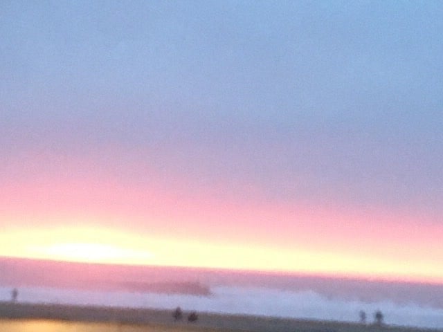 2 blocks to beach sunsets, community beach fires & volleyball every weekend
