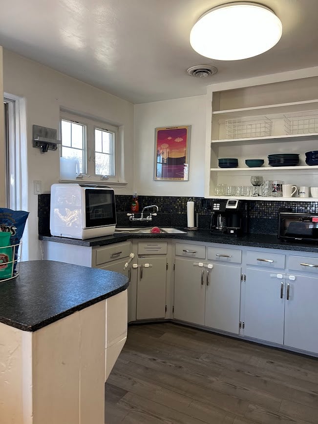 Kitchen, countertop dishwasher