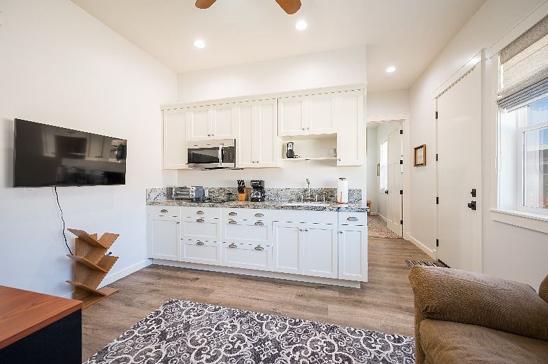 Furnished Finder property 378932_1 photo 11