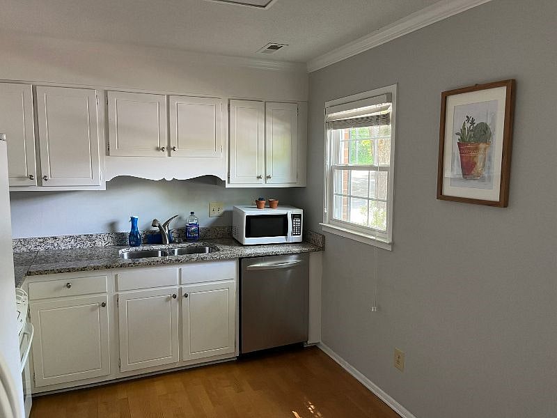 Furnished Finder property 379003_1 photo 7