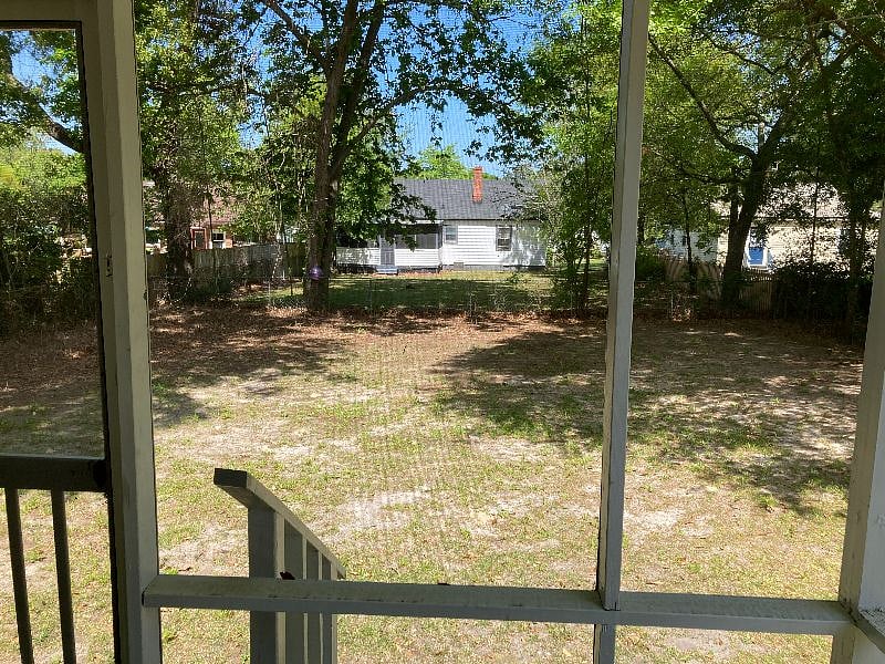 Extra large fenced yard for family / friend hangouts or a place for your doggo/s to expend some energy!