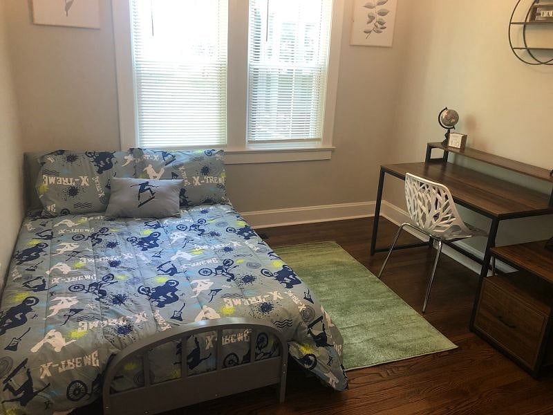 3rd bedroom / office with memory foam full size futon. (made into a bed in this example).
