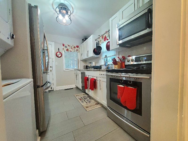 Kitchen with new stainless steel appliances and plenty of cupboard space