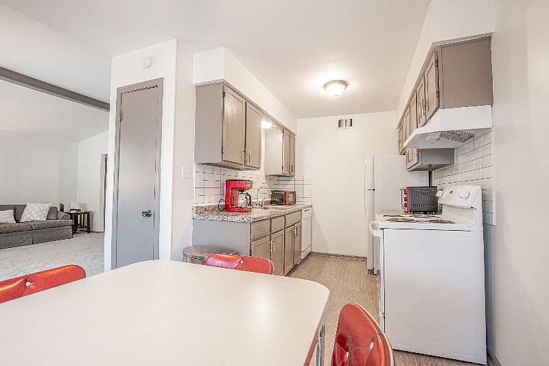 Furnished Finder property 379189_1 photo 3
