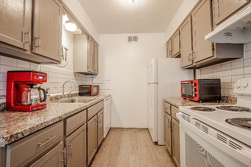 Furnished Finder property 379189_1 photo 4
