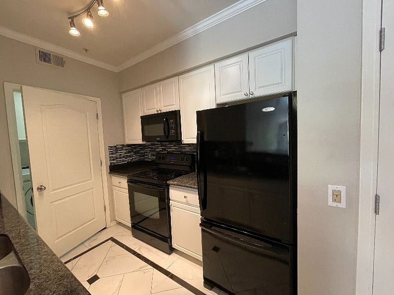 Furnished Finder property 379203_1 photo 10